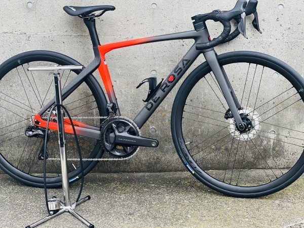 究極の機能美。 携帯性と信頼性をロードバイクに添えて—— TNI SLIM PUMP